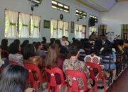 Ibadah Urai Teguh Tenaga Utusan Gereja Sekber POUK Tonasa Berlangsung Khidmat, Bhabinkamtibmas Kelurahan Tonasa Hadir Laksanakan Pengamanan.