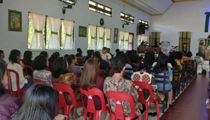 Ibadah Urai Teguh Tenaga Utusan Gereja Sekber POUK Tonasa Berlangsung Khidmat, Bhabinkamtibmas Kelurahan Tonasa Hadir Laksanakan Pengamanan.