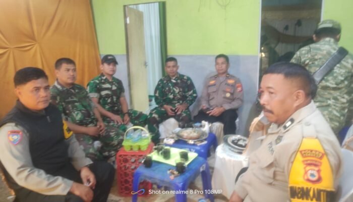Sinergitas TNI-Polri Jaga Kondusivitas, Wakapolsek dan Danramil Ma’rang Pantau Hajatan Pernikahan Warga