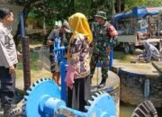 Bhabinkamtibmas Kelurahan Pabundukang Bersama Tiga Pilar Pantau Penyaluran Air Irigasi di Musim Kemarau