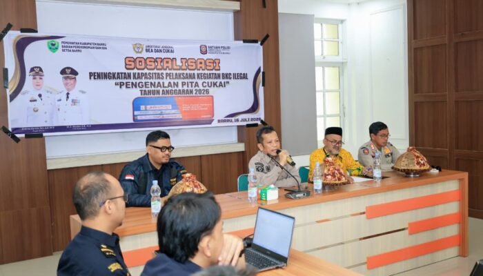 Sekda Barru Buka Sosialisasi Pengenalan Pita Cukai, Perkuat Pengawasan BKC Ilegal di Kabupaten Barru
