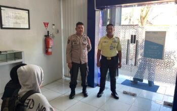 Patroli Siang, Polsek Ma’rang Sambangi Bank BRI Bonto-Bonto dan Imbau Nasabah Tingkatkan Kewaspadaan