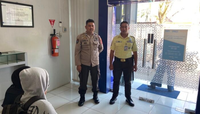Patroli Siang, Polsek Ma’rang Sambangi Bank BRI Bonto-Bonto dan Imbau Nasabah Tingkatkan Kewaspadaan