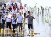 Wakapolres Pangkep Hadiri Penanaman Mangrove Peringati Hari Mangrove Sedunia 2026, Wujud Nyata Kepedulian Terhadap Lingkungan