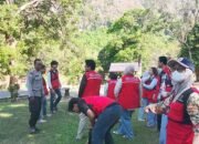 Bhabinkamtibmas Polsek Minasatene Dampingi Mahasiswa KKN Unhas Kunjungi Wisata Alam dan Situs Cagar Budaya