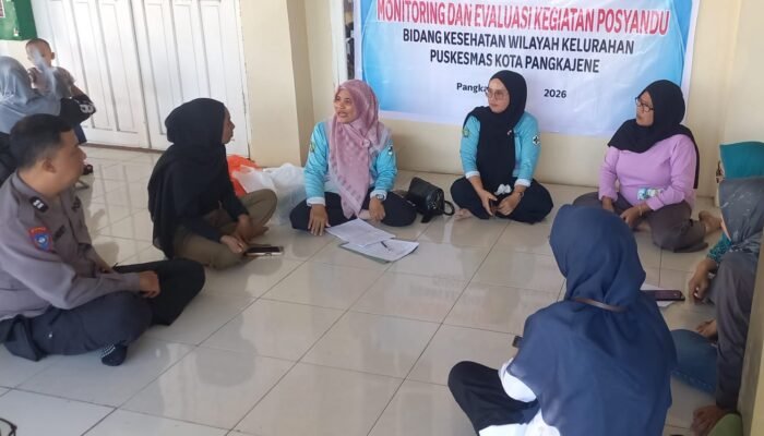 Bhabinkamtibmas Tumampua Hadiri Monitoring dan Evaluasi Posyandu, Dukung Peningkatan Layanan Kesehatan Masyarakat