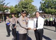 kapolres pangkep pimpin apel jam pimpinan, berikan penghargaan kepada personel berprestasi