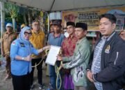Didampingi Wabup, Andi Ina Serahkan Kurban Presiden untuk Masyarakat Nepo