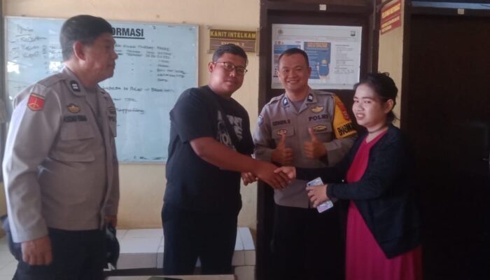 Kanit Binmas dan Bhabinkamtibmas Mediasi Warga Terkait Aktivitas Pengepul
