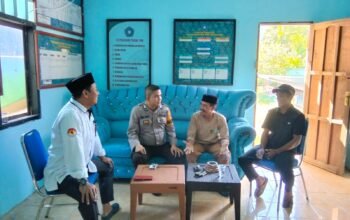 Bhabinkamtibmas laksanakan giat silaturahim dengan masyarakat desa Manggalung pastikan wilayah dalam keadaan aman