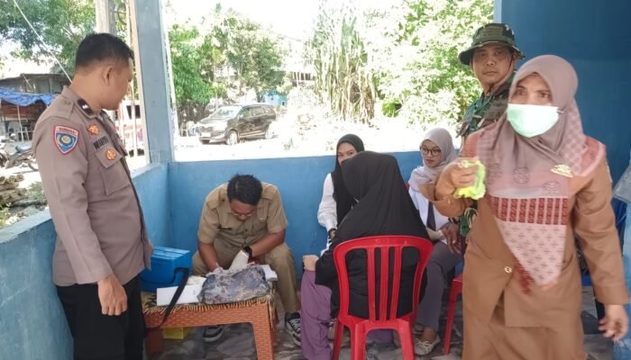 Bhabinkamtibmas Bersama Tiga Pilar Monitoring dan Evaluasi Posyandu di Kampung Bone-Bone