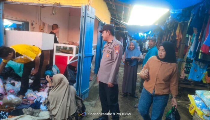 Ps. Kanit Binmas Polsek Ma’rang Bersama Bhabinkamtibmas Patroli Dialogis di Pasar Tradisional Bonto-Bonto, Sampaikan Pesan Kamtibmas