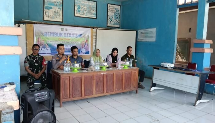 Sinergi Bhabinkamtibmas dan Babinsa Hadiri Rembuk Stunting Desa Malaka, Dorong Target Zero Stunting 2027