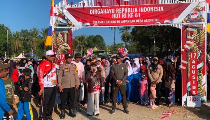 Bhabinkamtibmas dan Babinsa Amankan Jalan Santai Semarak HUT RI ke-81 di Alesipitto