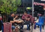 Bhabinkamtibmas Pantau Pertandingan Joker Semarak HUT RI ke-81 di Mappasaile