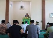 Kapolres Pangkep Jadi Khotib Jumat di Masjid Nurul Iman, Sampaikan Pentingnya Sholat sebagai Tiang Agama