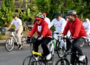 Bupati Barru Bersama Ratusan Warga Semarakkan HUT RI ke-81 Lewat Sepeda Santai dan Senam Merah Putih