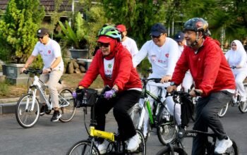 Bupati Barru Bersama Ratusan Warga Semarakkan HUT RI ke-81 Lewat Sepeda Santai dan Senam Merah Putih