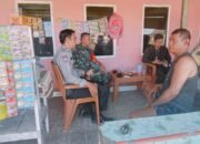 Bhabinkamtibmas Polsek Pangkajene Bersama Babinsa Sambangi Warga, Ajak Kibarkan Merah Putih dan Jaga Kamtibmas