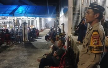 Wujud Empati, Bhabinkamtibmas Polsek Pangkajene Hadiri Takziah dan Sampaikan Imbauan Kamtibmas