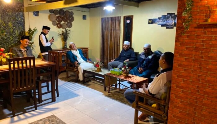 Pererat Sinergi dan Perkuat Kamtibmas, Kapolres Pangkep Silaturahmi ke Kediaman Ketua MUI