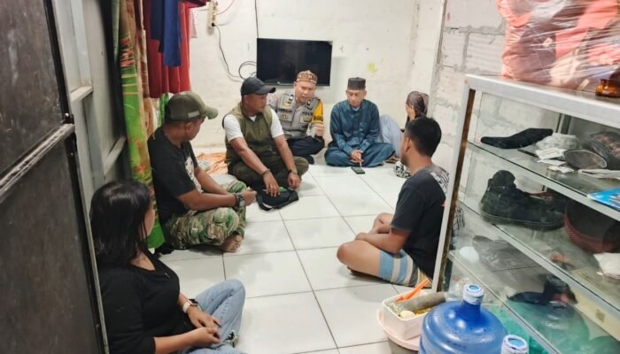 Bhabinkamtibmas Polsek Pangkajene Mediasi Keributan Antarwarga di Bonto Perak