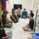Bhabinkamtibmas Polsek Pangkajene Mediasi Keributan Antarwarga di Bonto Perak