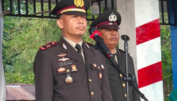 Kapolsek Balocci Iptu Agus Indra Jaya SH Pimpin Upacara Penurunan Bendera HUT Kemerdekaan RI ke-81 di Kecamatan Balocci