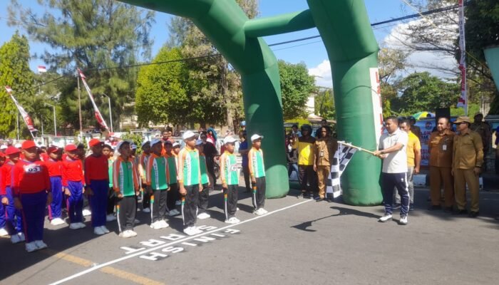 Bupati Sikka Lepas 207 Regu Gerak Jalan HUT ke-81 RI, Tekankan Semangat Persatuan dan Sportivitas