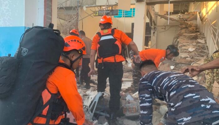 Tim SAR Gabungan Evakuasi Korban Terdampak Gempa Magnitudo 7.7 di NTT, Satu Orang Meninggal Dunia