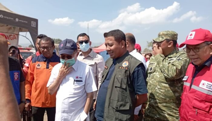 Jusuf Kalla Tinjau Pengungsi Gempa Sikka, Imbau Percepatan Pemulihan Aktivitas Warga