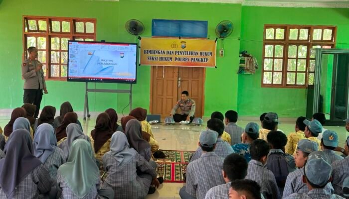 Seksi Hukum Polres Pangkep Sosialisasikan Bullying dan Ujaran Kebencian di Media Sosial kepada Siswa SMAN 9 Pangkep