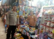 Bhabinkamtibmas Kelurahan Mappasaile Sambang Silaturahmi dan Kontrol Situasi Kamtibmas di Pasar Sentral Pangkep