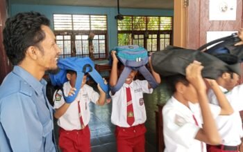 Edukasi Mitigasi dan Trauma Healing Warnai Hari Pertama Sekolah di SDK Bhaktiyarsa Maumere Pasca Gempa.