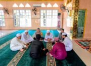 Sinergi Polri dan Masyarakat, Bhabinkamtibmas Pulau Satando Ikut I’tikaf Bersama Kapolres Pangkep