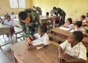 Satgas Pamtas RI-PNG Kewilayahan Yonif 516/CY Tanamkan Harapan Sebagai Gadik di SD Inpres Kampung Basyim