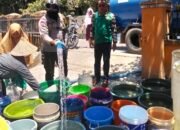 Tiga Pilar Desa Bulu Cindea Kembali Tebar Kebaikan, Salurkan Bantuan Air Bersih Kepada Warga