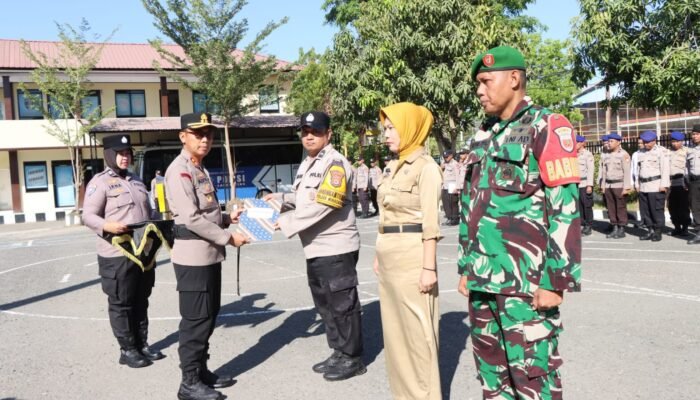 Apel Pagi Jam Pimpinan, Kapolres Pangkep Berikan Penghargaan 3 Pilar Kamtibmas
