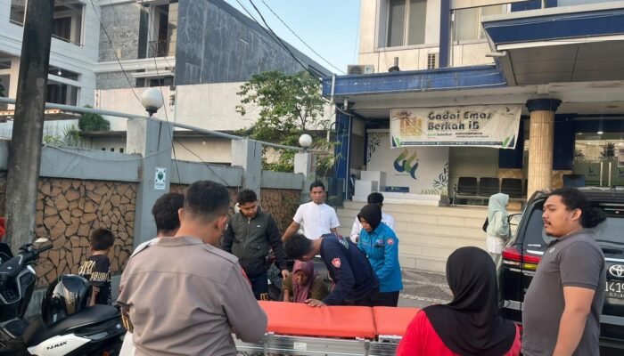 Quick Response Polres Pangkep Bantu Perempuan Paruh Baya dalam Kondisi Lemah