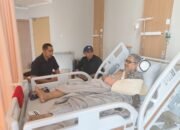 Wujud Kepedulian Dan Solidaritas, Kasi Humas Polres Pangkep Jenguk Wartawan Yang Sedang Dirawat