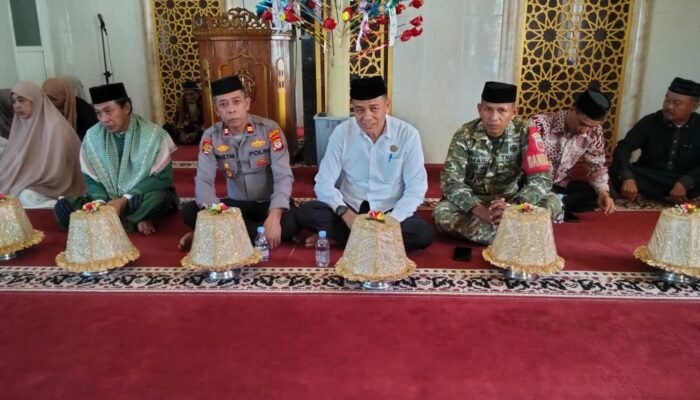 Kapolsek Minasatene Bersama Tripika Hadiri Peringatan Maulid Nabi Muhammad SAW di Masjid Al-Ikhlas