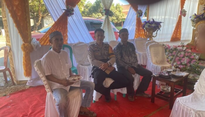 Bhabinkamtibmas Hadiri Hajatan Warga, Sekaligus Sampaikan Imbauan Kamtibmas di Mandalle