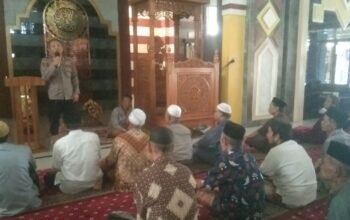 Kapolsek Bungoro Sampaikan Imbauan Kamtibmas kepada Jemaah Masjid Nurul Mubin Katapang Usai Shalat Asar