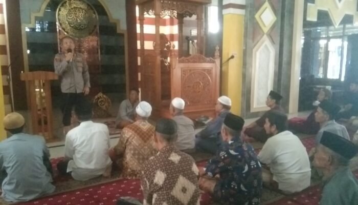 Kapolsek Bungoro Sampaikan Imbauan Kamtibmas kepada Jemaah Masjid Nurul Mubin Katapang Usai Shalat Asar