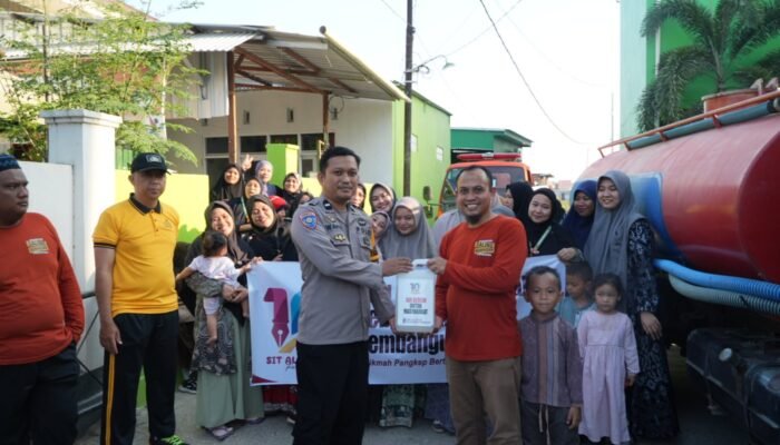 SIT Al Hikmah Pangkep Salurkan Air Bersih, Wujud Syukur 1 Dekade Pengabdian