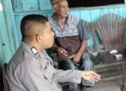 Bhabinkamtibmas Polsek Mandalle Sambangi Warga Desa Binaan, Ajak Bersama Jaga Kamtibmas