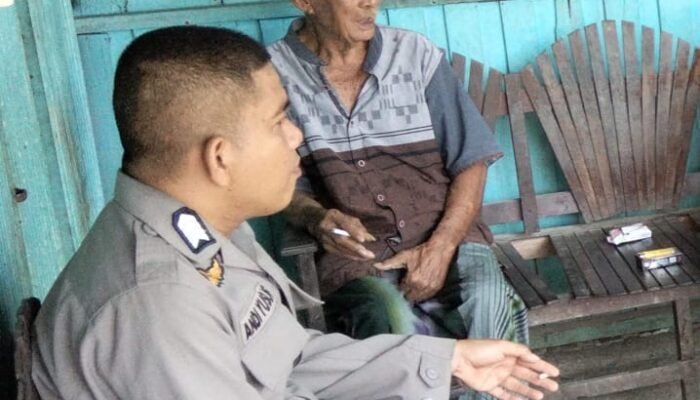 Bhabinkamtibmas Polsek Mandalle Sambangi Warga Desa Binaan, Ajak Bersama Jaga Kamtibmas