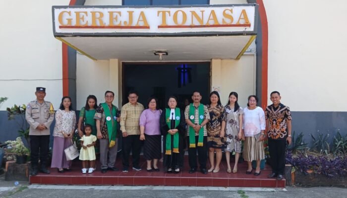 Bhabinkamtibmas dan Kanit Intel Polsek Balocci Pantau Ibadah Mingguan Jemaat Gereja POUK Tonasa
