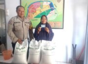 Bhabinkamtibmas Bontoa Kawal Penyaluran Beras Bantuan Pemerintah