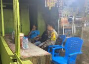 Bhabinkamtibmas Polsek Mandalle laksanakan giat sambang warga malam hari